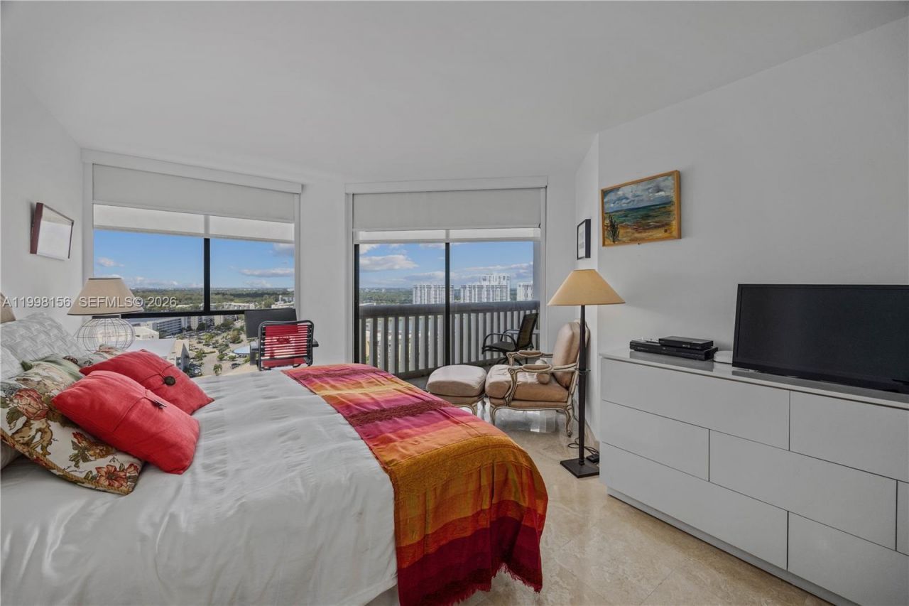 1000 W Island Blvd, Unit 1910, Aventura, FL 33160 Photo