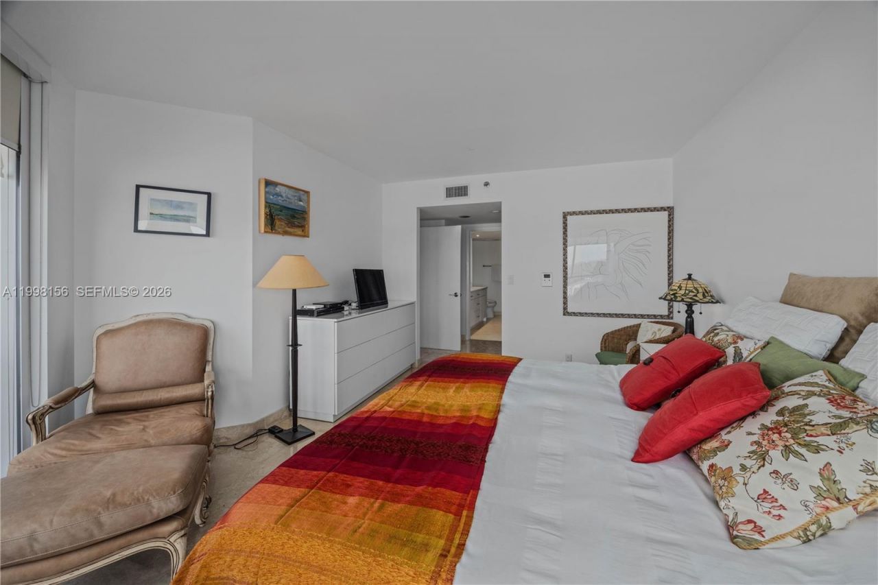 1000 W Island Blvd, Unit 1910, Aventura, FL 33160 Photo