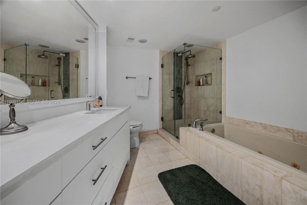 1000 W Island Blvd, Unit 1910, Aventura, FL 33160 Photo
