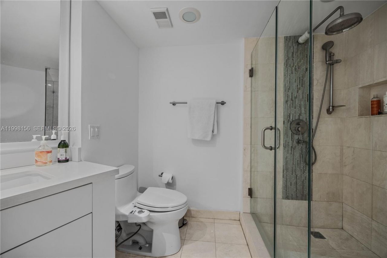 1000 W Island Blvd, Unit 1910, Aventura, FL 33160 Photo
