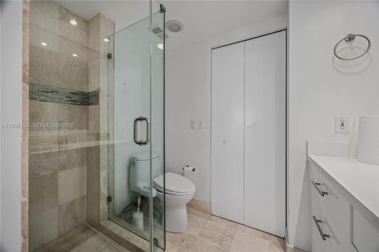 1000 W Island Blvd, Unit 1910, Aventura, FL 33160 Photo