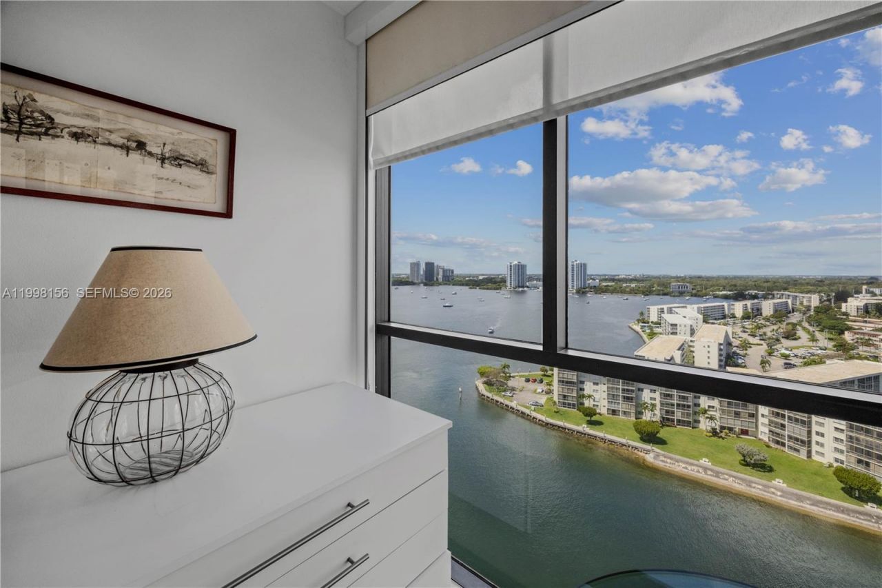 1000 W Island Blvd, Unit 1910, Aventura, FL 33160 Photo
