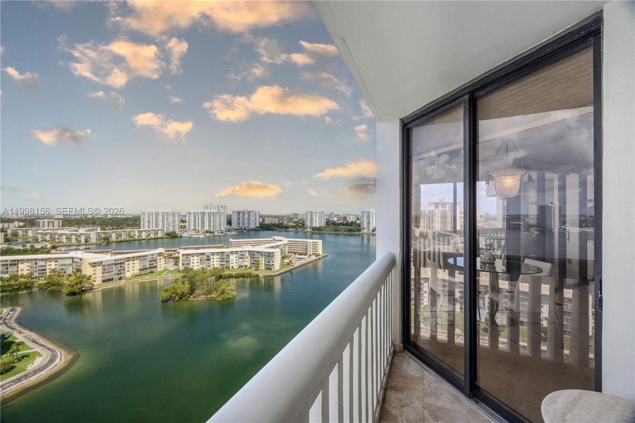 1000 W Island Blvd, Unit 1910, Aventura, FL 33160 Photo