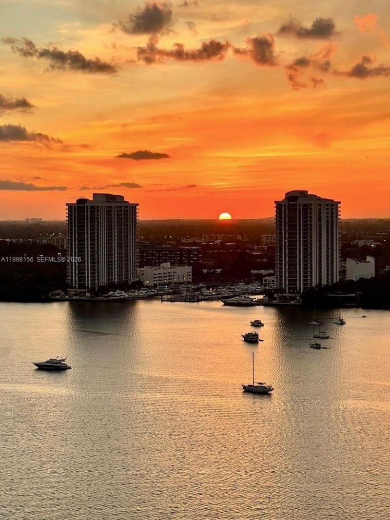 1000 W Island Blvd, Unit 1910, Aventura, FL 33160 Photo