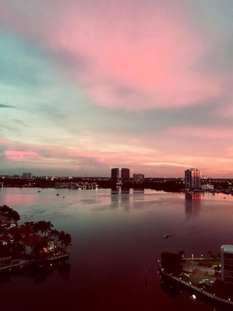 1000 W Island Blvd, Unit 1910, Aventura, FL 33160 Photo