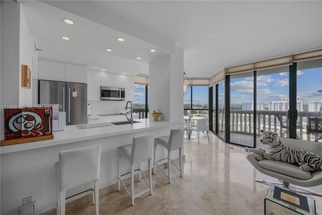 1000 W Island Blvd, Unit 1910, Aventura, FL 33160 Photo