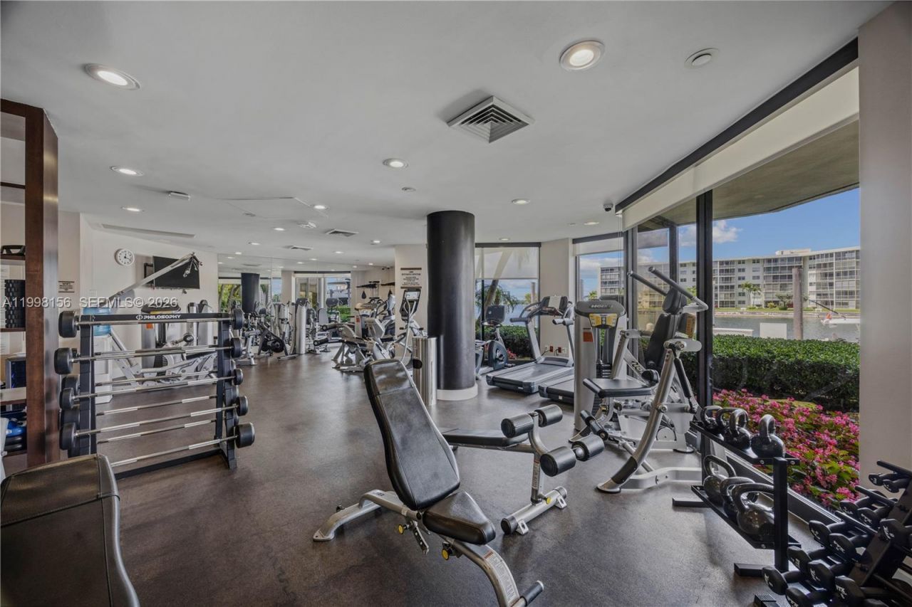 1000 W Island Blvd, Unit 1910, Aventura, FL 33160 Photo