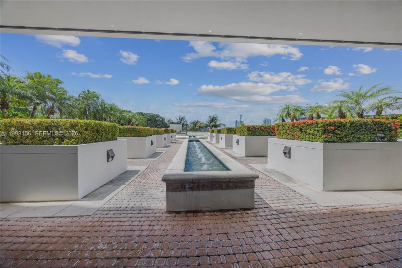 1000 W Island Blvd, Unit 1910, Aventura, FL 33160 Photo