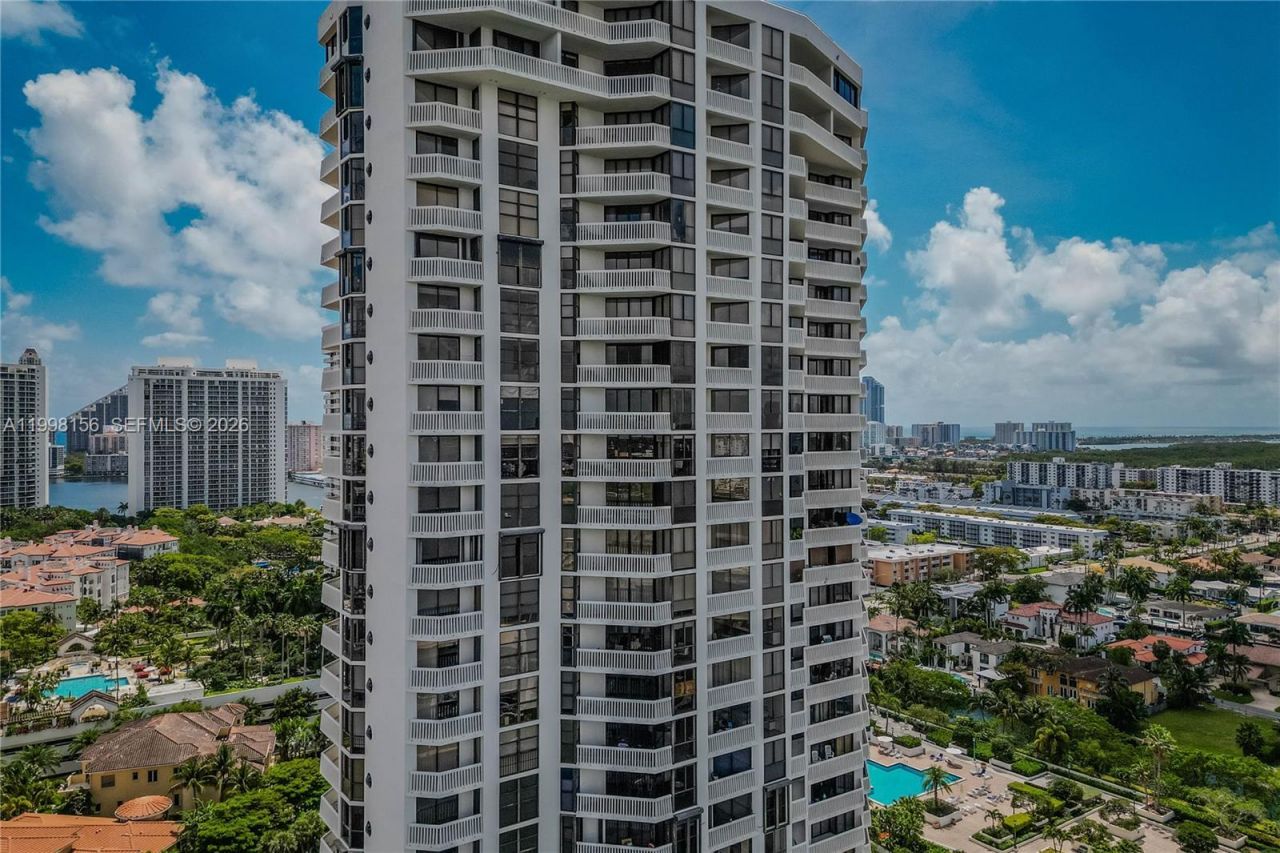 1000 W Island Blvd, Unit 1910, Aventura, FL 33160 Photo