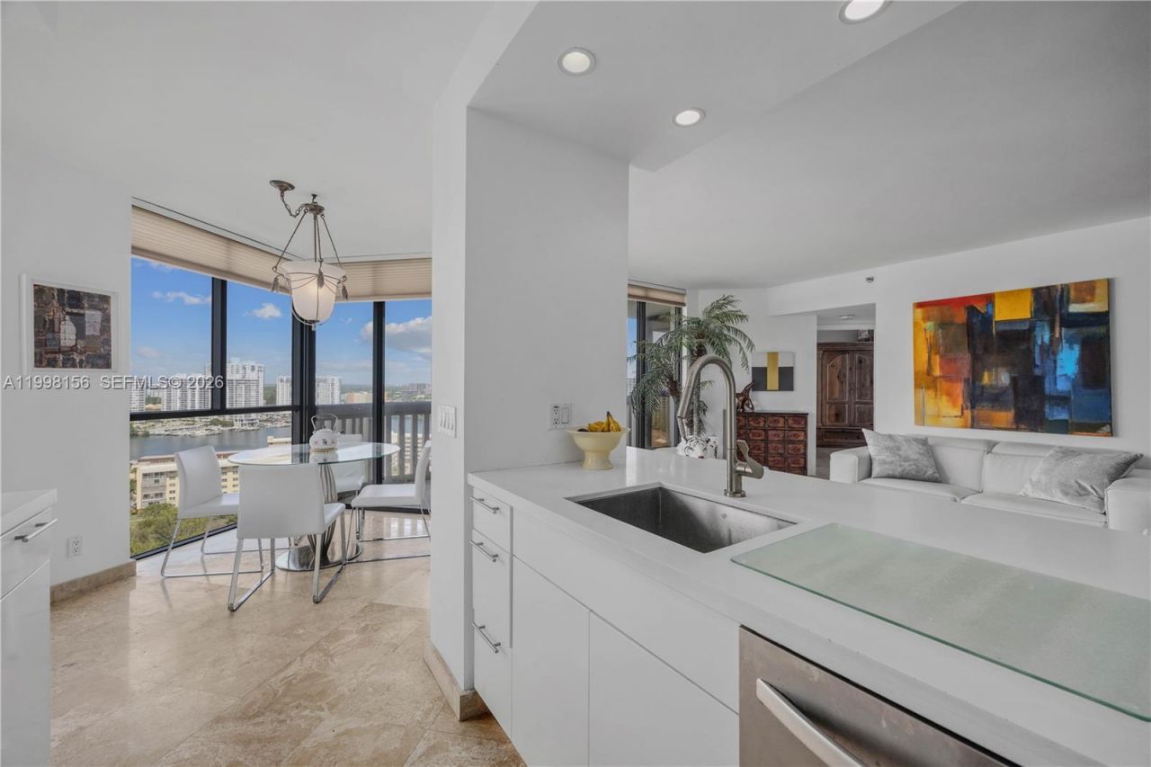 1000 W Island Blvd, Unit 1910, Aventura, FL 33160 Photo