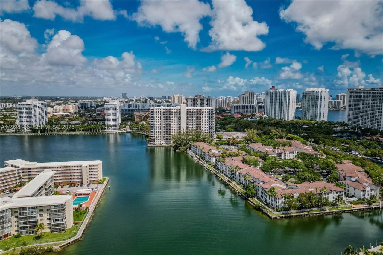 1000 W Island Blvd, Unit 1910, Aventura, FL 33160 Photo