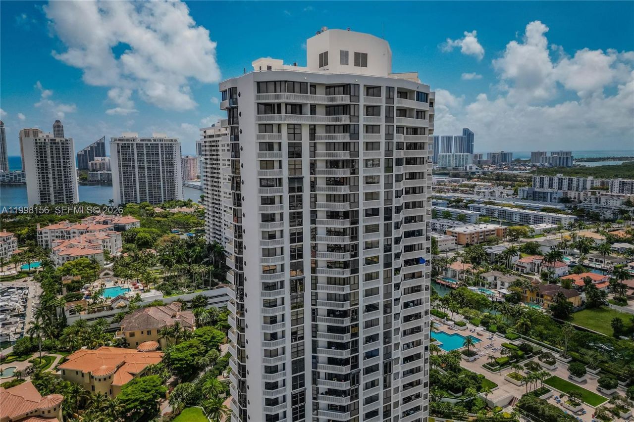 1000 W Island Blvd, Unit 1910, Aventura, FL 33160 Photo