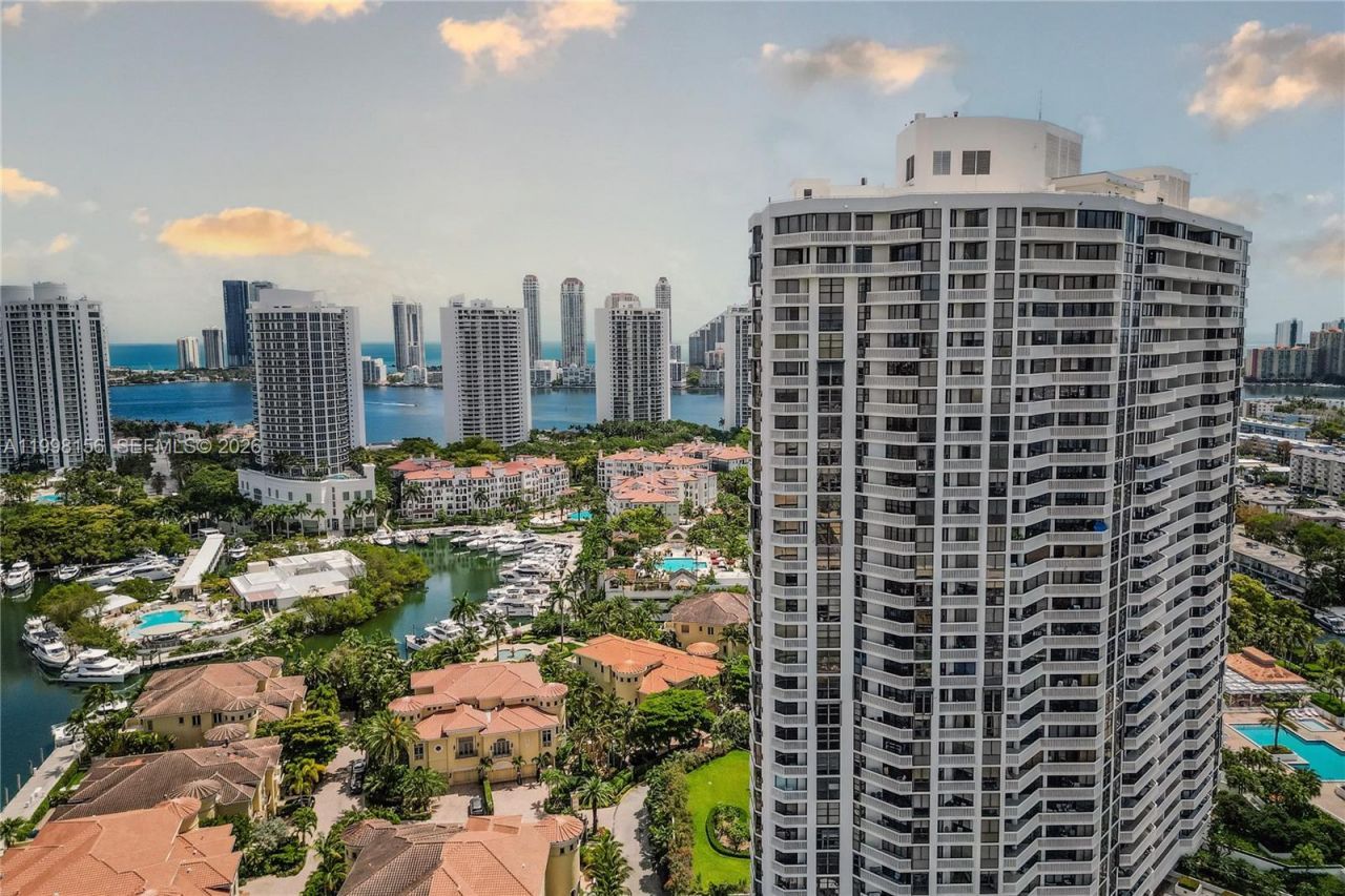 1000 W Island Blvd, Unit 1910, Aventura, FL 33160 Photo