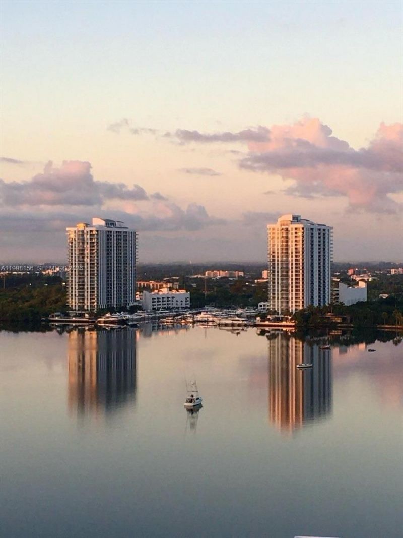 1000 W Island Blvd, Unit 1910, Aventura, FL 33160 Photo