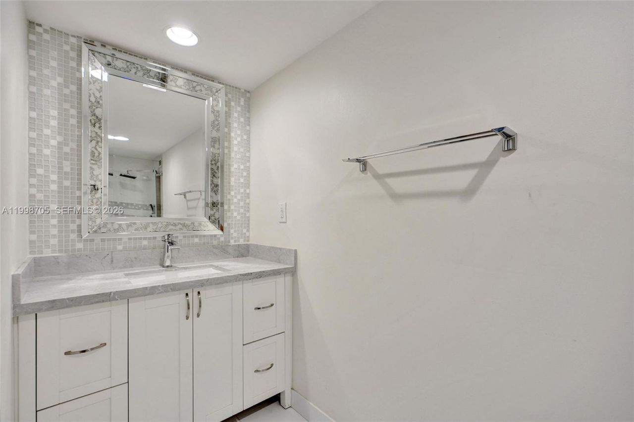 5600 Collins Ave, Unit 5C, Miami Beach, FL 33140 Photo