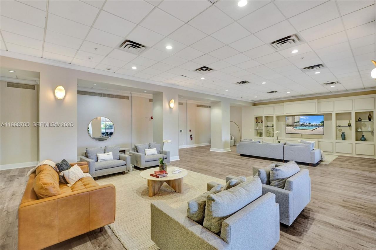 5600 Collins Ave, Unit 5C, Miami Beach, FL 33140 Photo