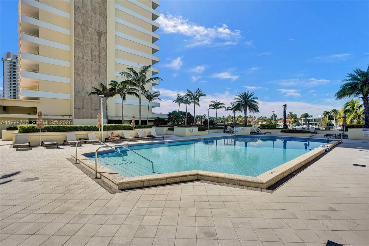 5600 Collins Ave, Unit 5C, Miami Beach, FL 33140 Photo