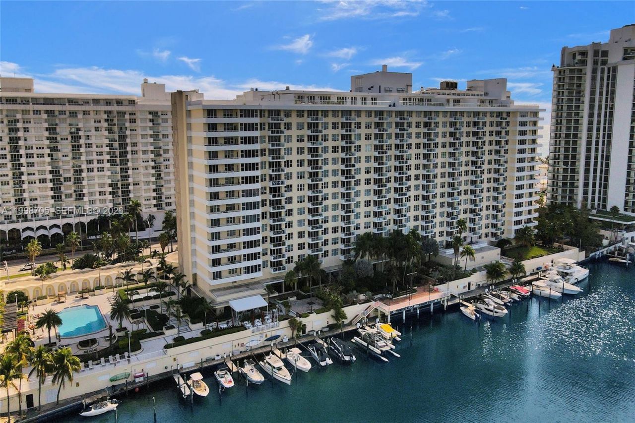 5600 Collins Ave, Unit 5C, Miami Beach, FL 33140 Photo