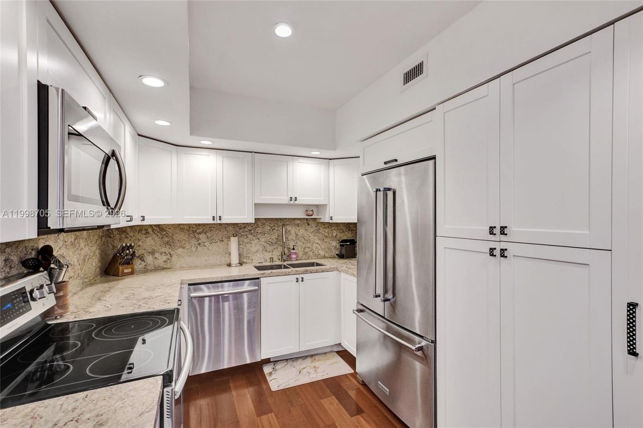 5600 Collins Ave, Unit 5C, Miami Beach, FL 33140 Photo