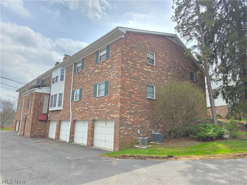 6995 Carriage Hill Drive, Brecksville, OH 44141 Photo 21