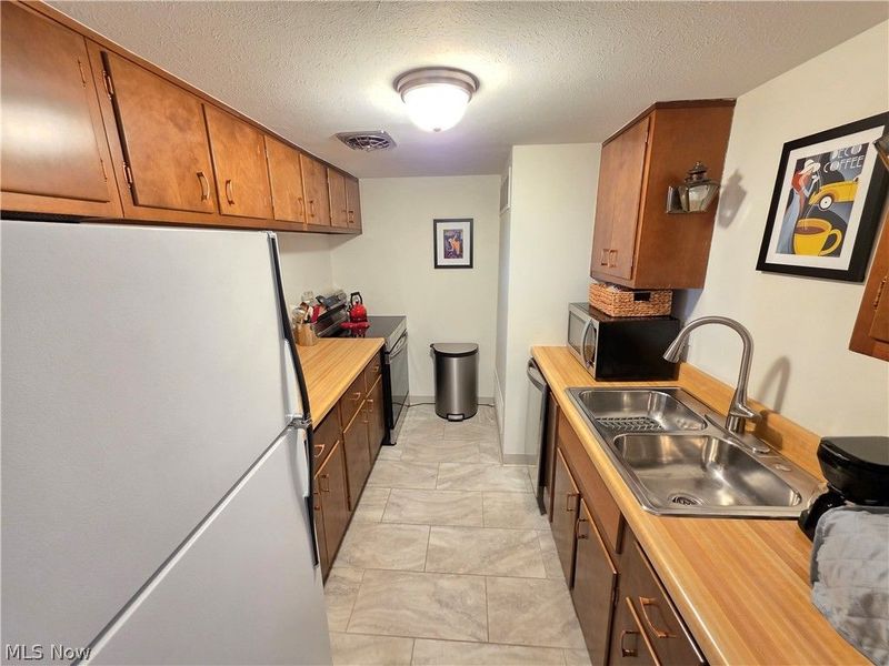 6995 Carriage Hill Drive, Brecksville, OH 44141 Photo 6