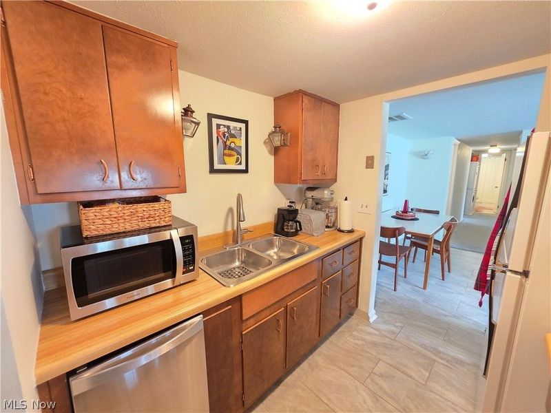 6995 Carriage Hill Drive, Brecksville, OH 44141 Photo 7