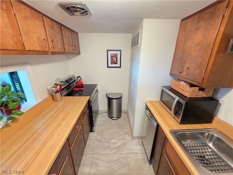 6995 Carriage Hill Drive, Brecksville, OH 44141 Photo 8