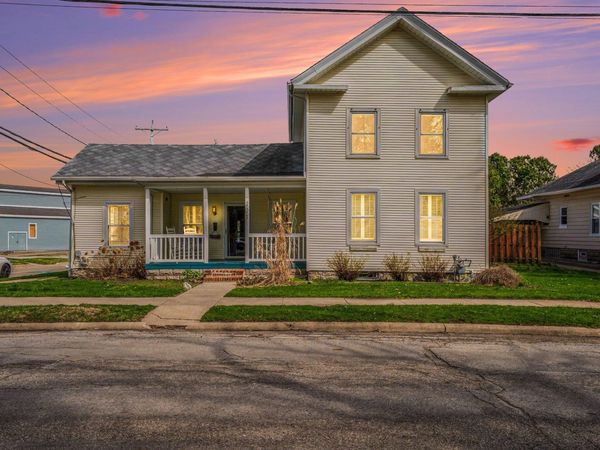 201 S Oak Street, Buchanan, MI 49107