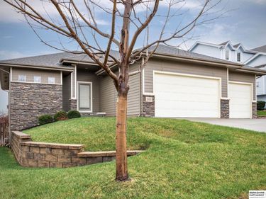 18301 Dewey Avenue, Elkhorn, NE 68022