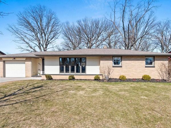 421 MEMORY COURT, Green Bay, WI 54301