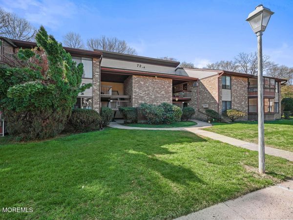72 Overlook Way, Unit E, Englishtown, NJ 07726