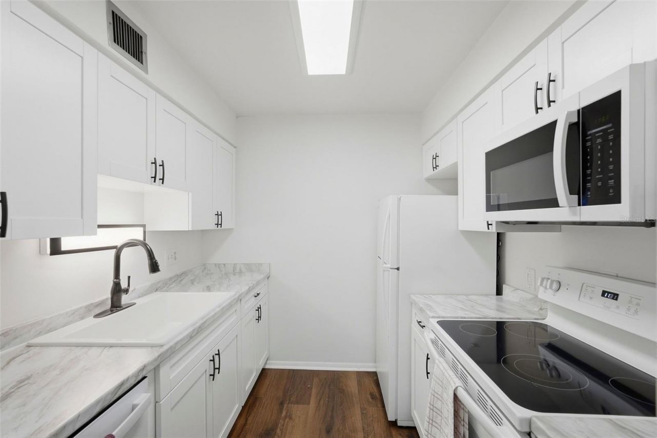 350 79th Avenue N, Unit 122, Saint Petersburg, FL 33702 Photo