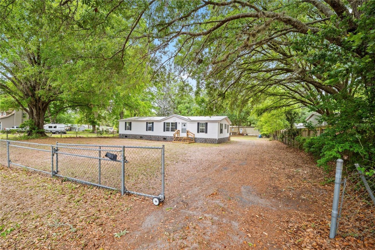 4318 Deerfield Circle W, Macclenny, FL 32063 Photo
