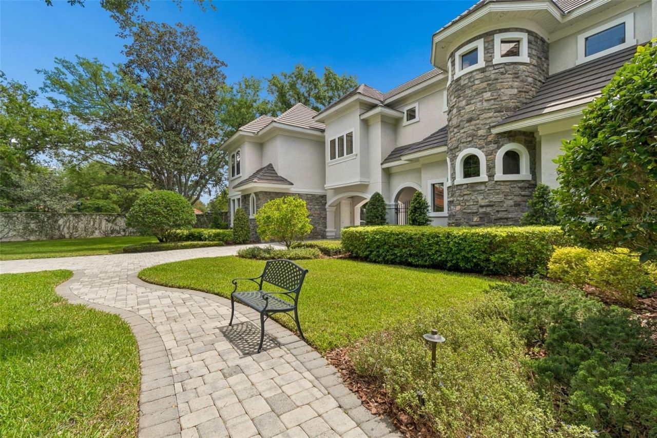 702 Berrocales De Avila, Tampa, FL 33613 Photo