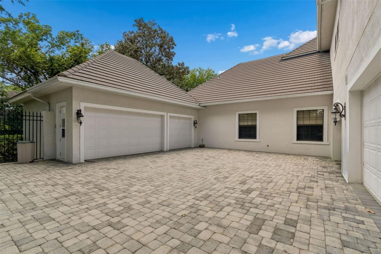 702 Berrocales De Avila, Tampa, FL 33613 Photo