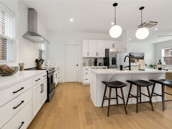 622 SW Bluebird , Bentonville, AR 72712