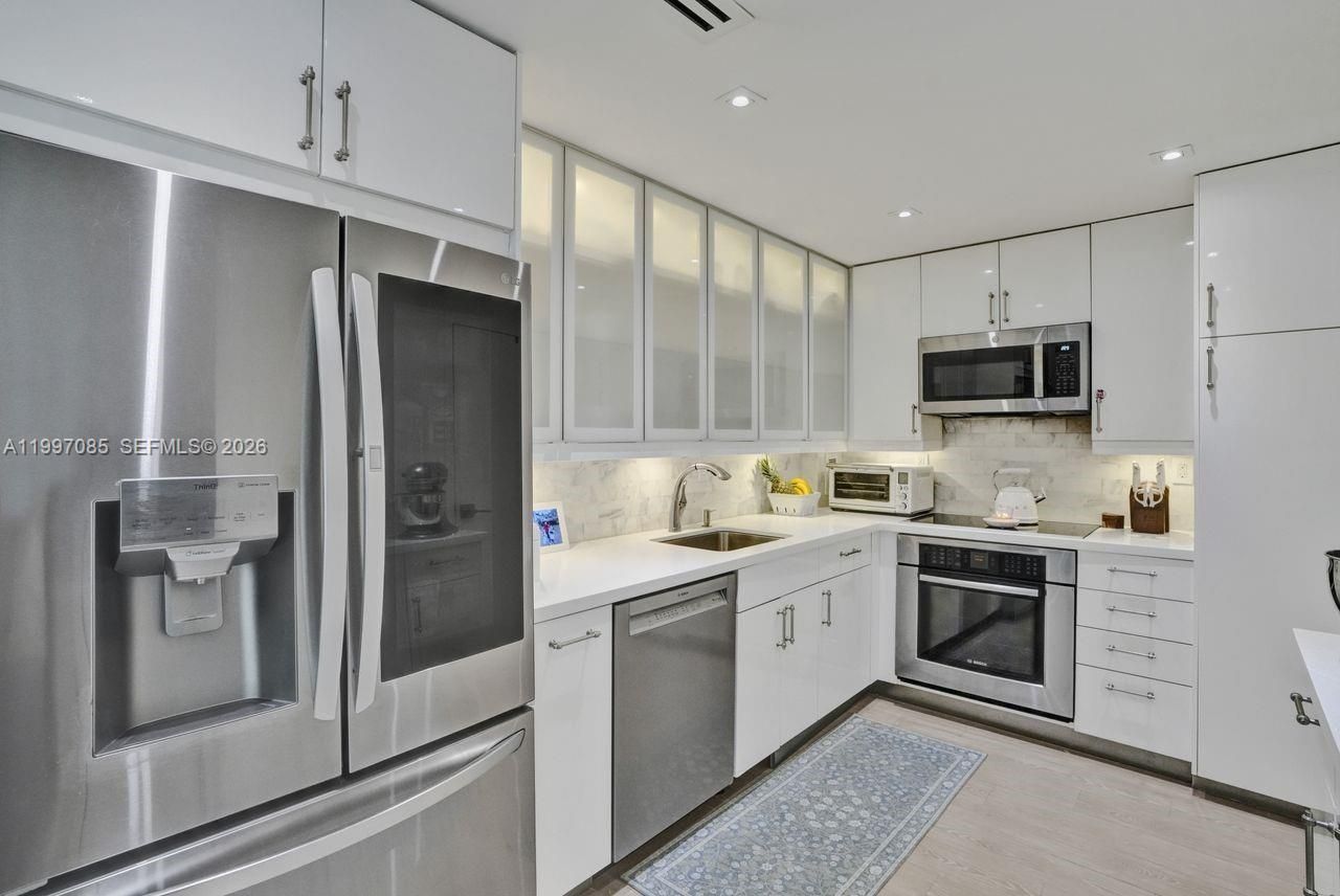 90 Edgewater Dr, Unit 625, Coral Gables, FL 33133 Photo