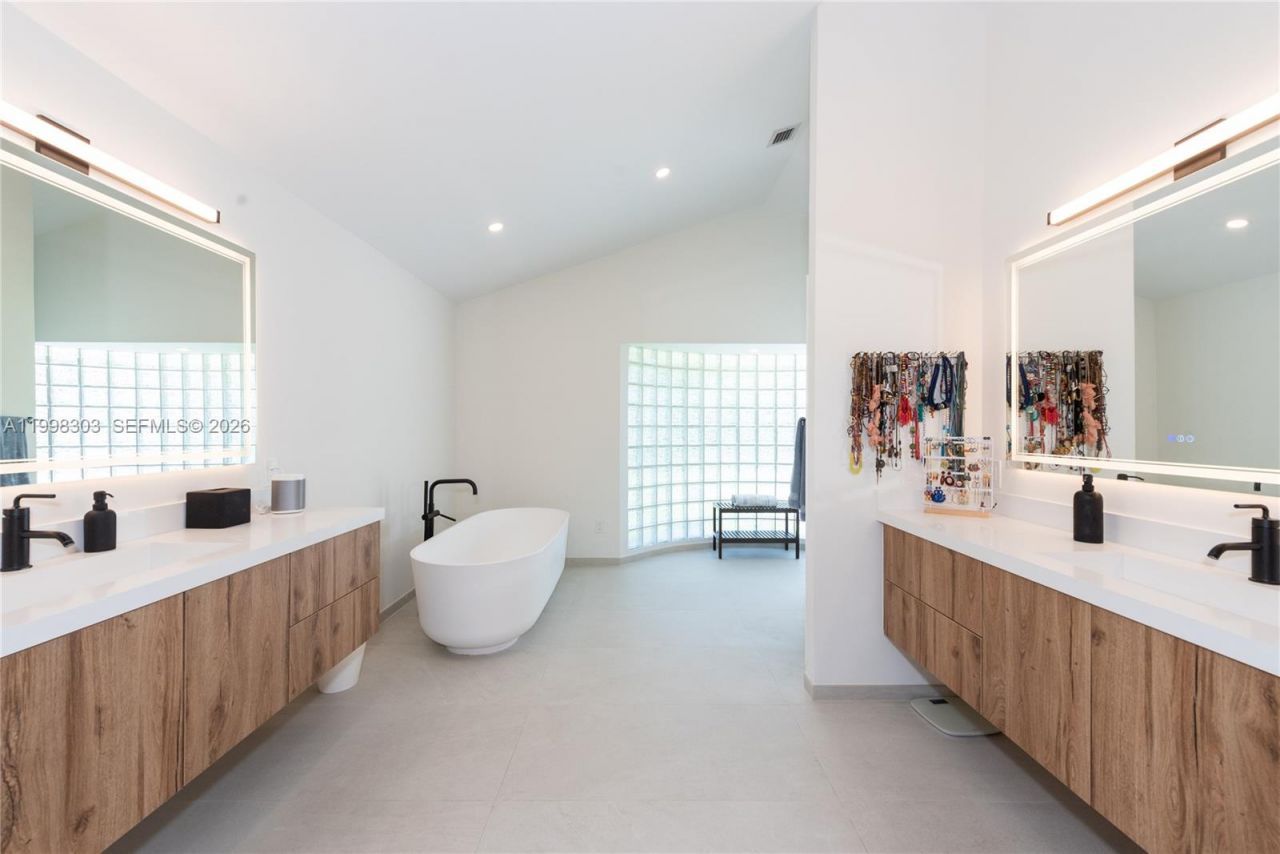 8001 SW 160th St, Palmetto Bay, FL 33157 Photo