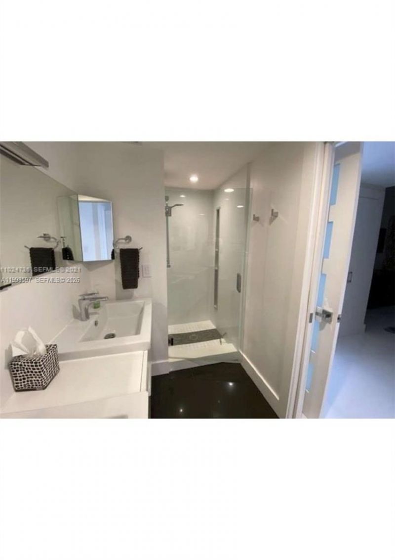 17050 N Bay Rd, Unit 605, Sunny Isles Beach, FL 33160 Photo