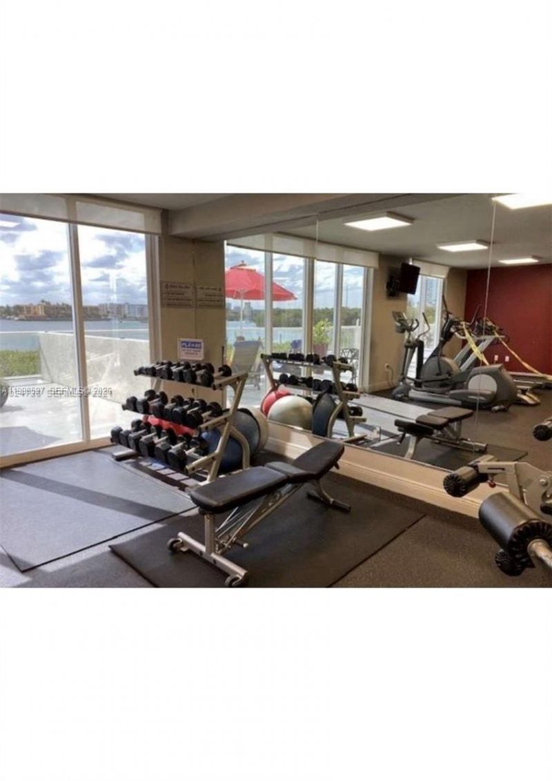 17050 N Bay Rd , Unit 605, Sunny Isles Beach, FL 33160 Photo