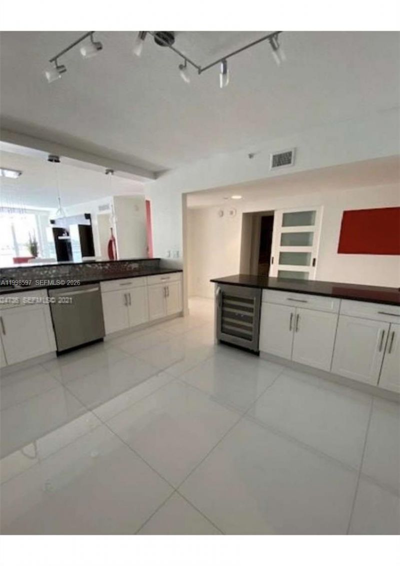 17050 N Bay Rd, Unit 605, Sunny Isles Beach, FL 33160 Photo