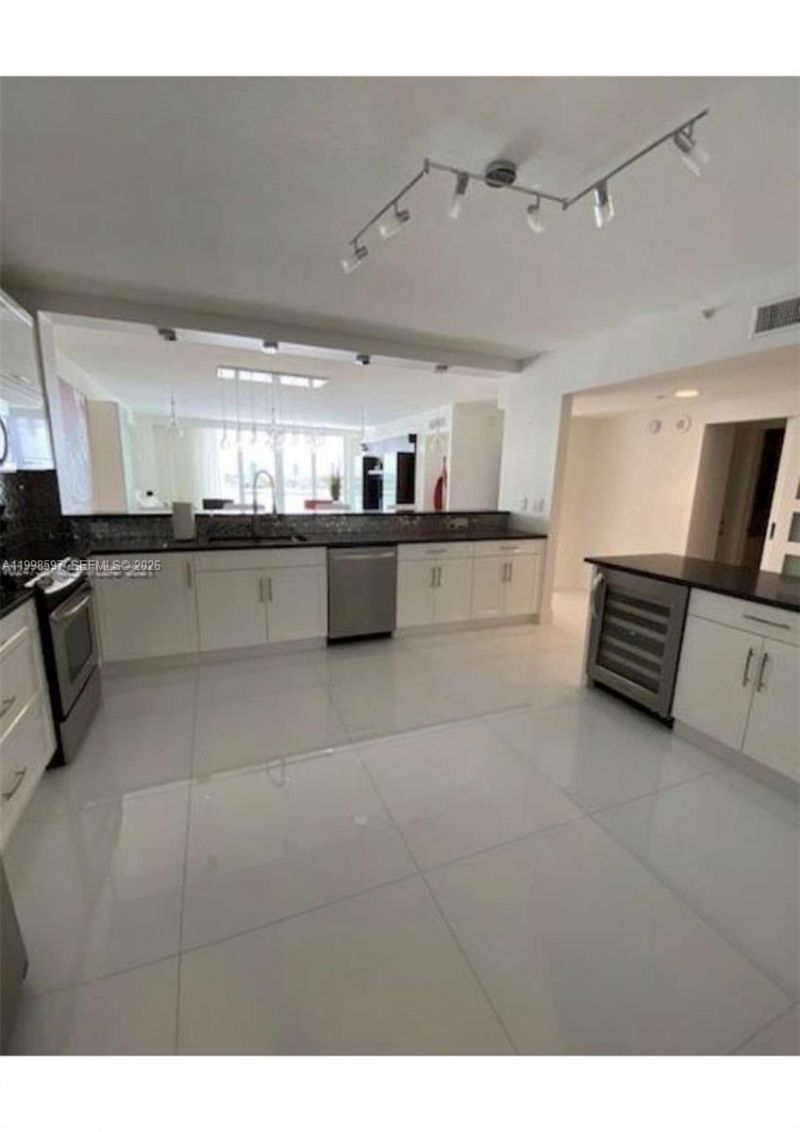 17050 N Bay Rd, Unit 605, Sunny Isles Beach, FL 33160 Photo