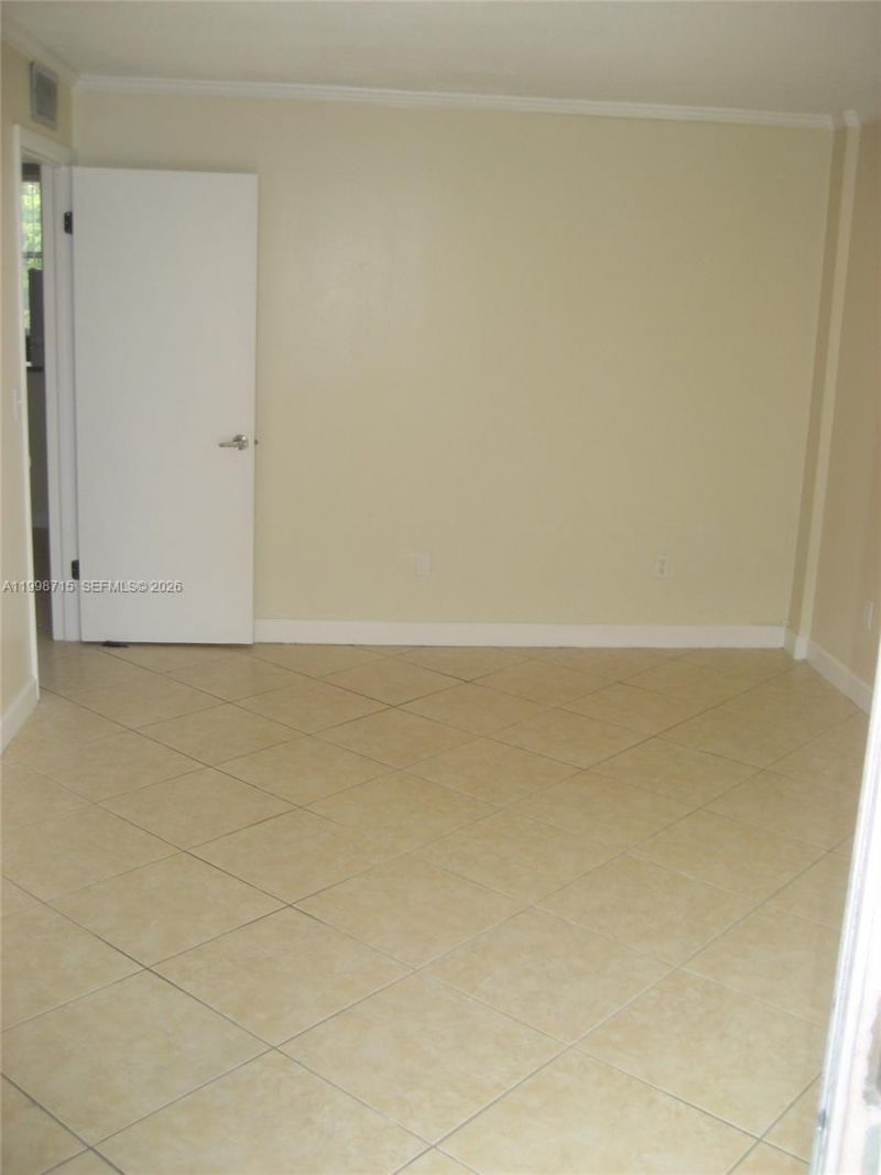 1801 S Treasure Dr, Unit 409, North Bay Village, FL 33141 Photo