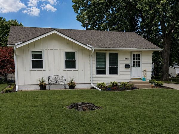 2319 Pinehurst Drive, Bettendorf, IA 52722