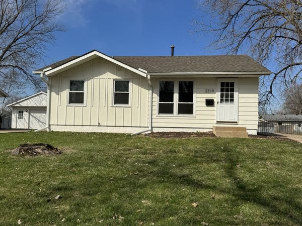 2319 Pinehurst Drive , Bettendorf, IA 52722
