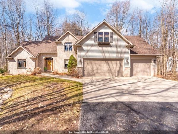 1825 PINE TREE COURT, Luxemburg, WI 54217
