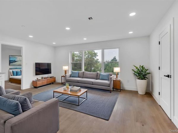 74 Broadway , Unit 4C, Freeport, NY 11520