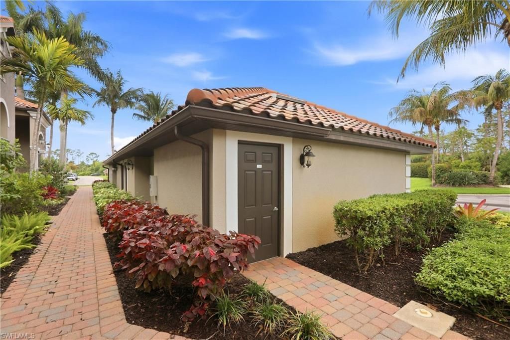 9844 Venezia Cir, Unit 714, Naples, FL 34113 Photo