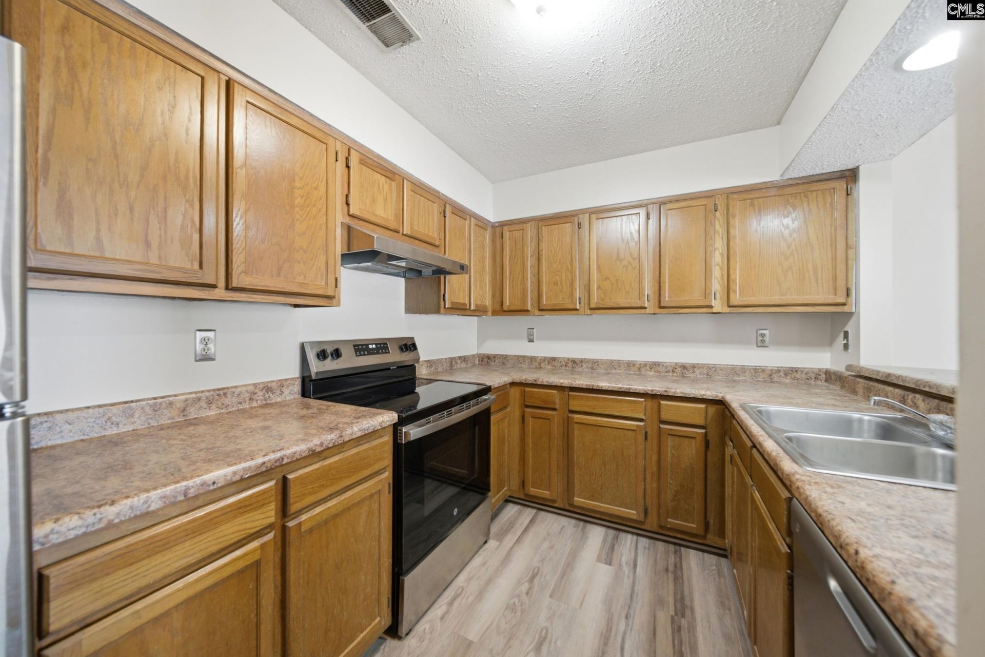 448 Deerwood Street Photo 10