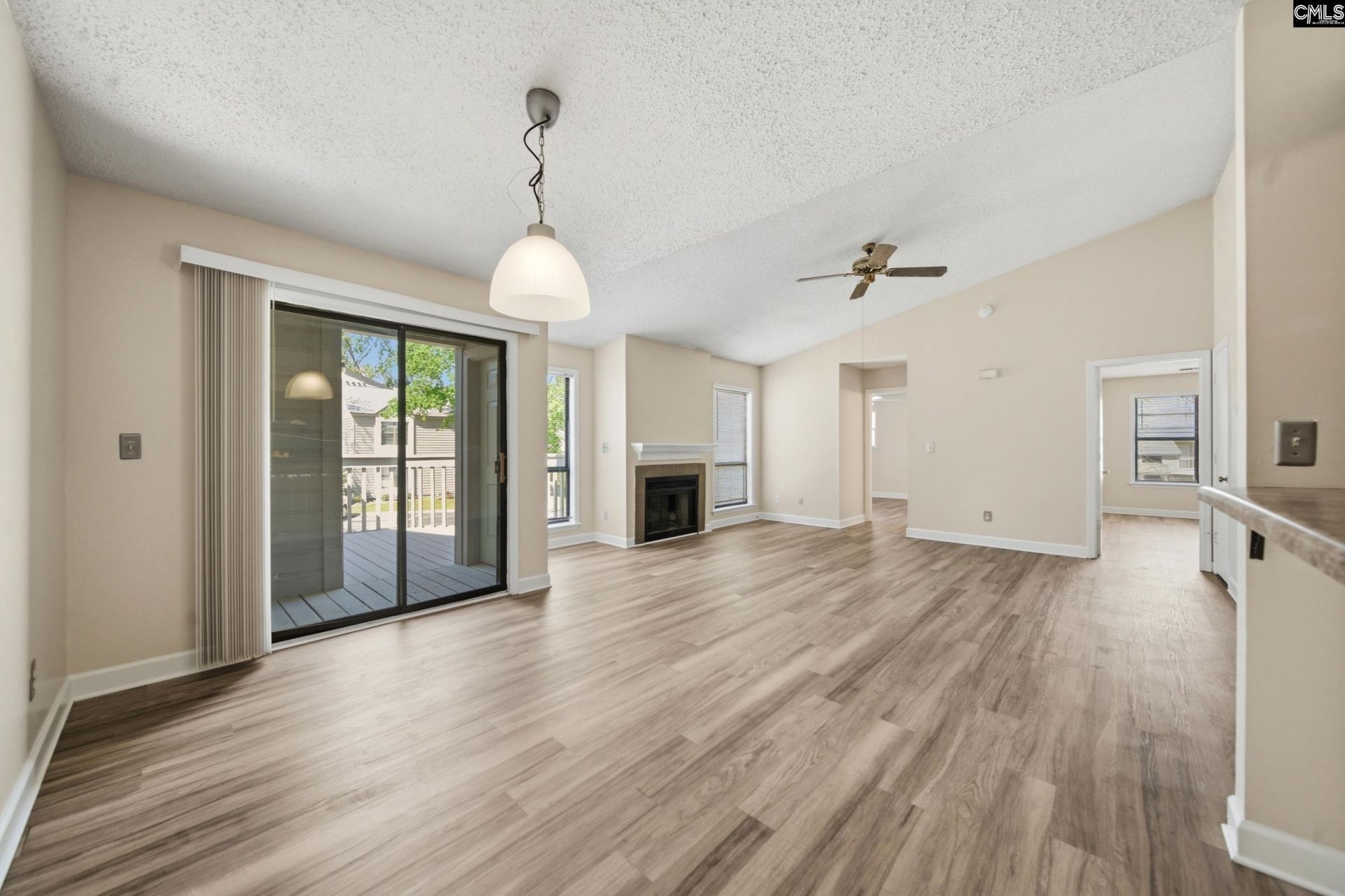 448 Deerwood Street Photo 6